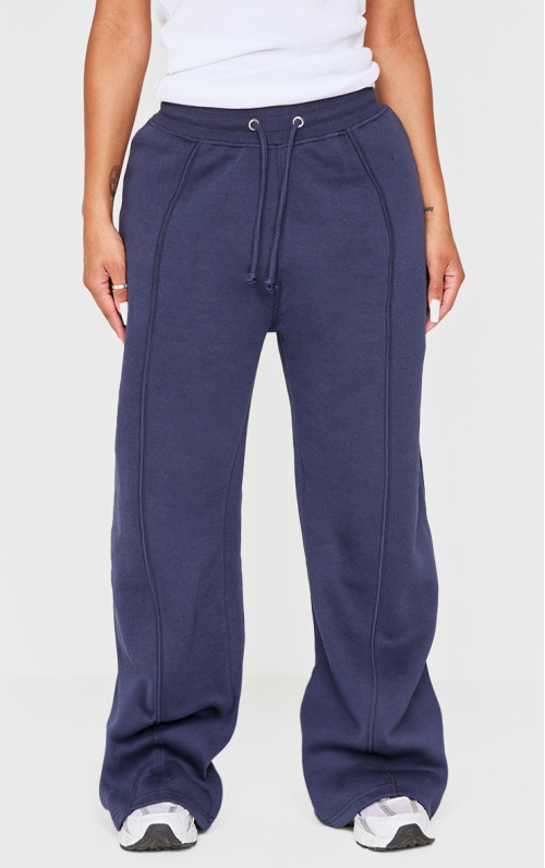 Форма ВМС придушила високі талії пробіжки