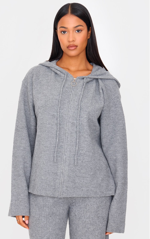 Високий сірий в'язаний блискавка вгору