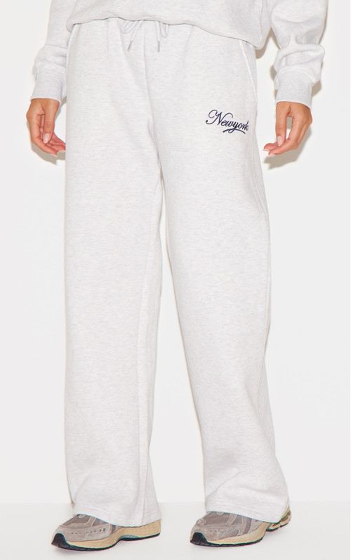 Еш -сірий Нью -Йорк вишифував широкі пробіжки на ногу