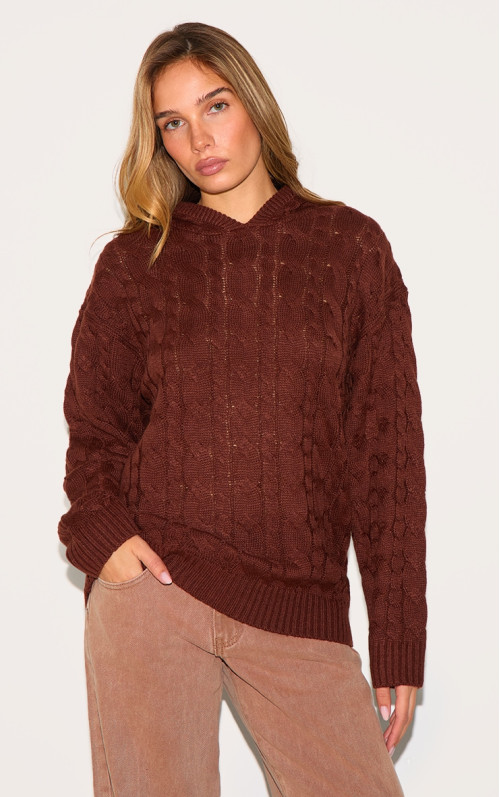 Шоколадний кабель в’язав негабаритний балахон