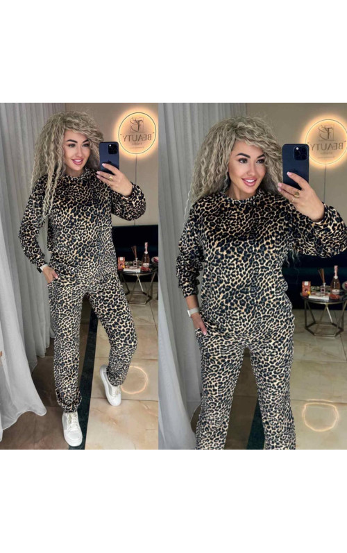 Костюм в леопардовому принті 