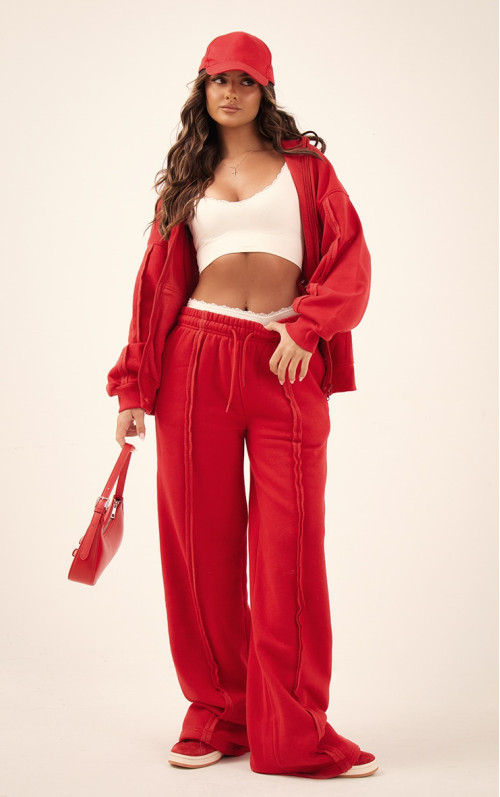 Червоні великі широкі деталі шва ноги пробіжки