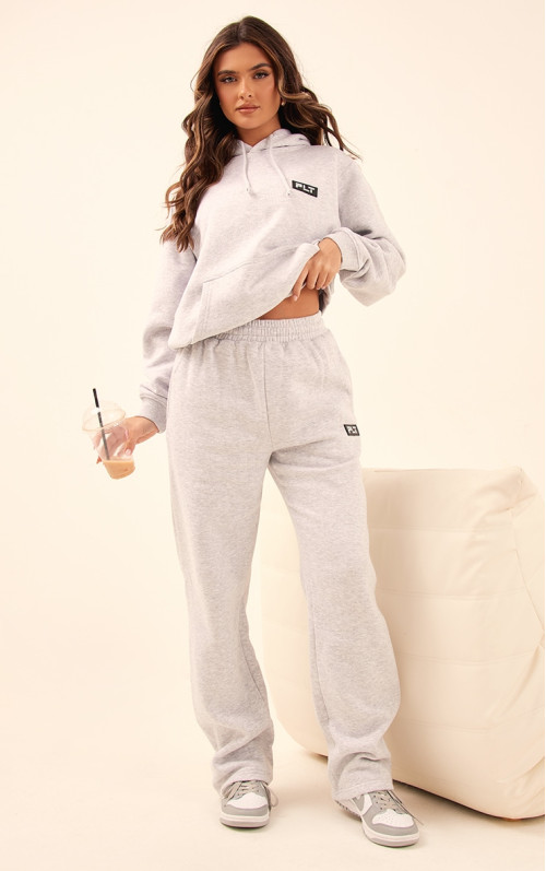 PRETTYLITTLETHING Попелясто-сірий бейдж з прямими ногами