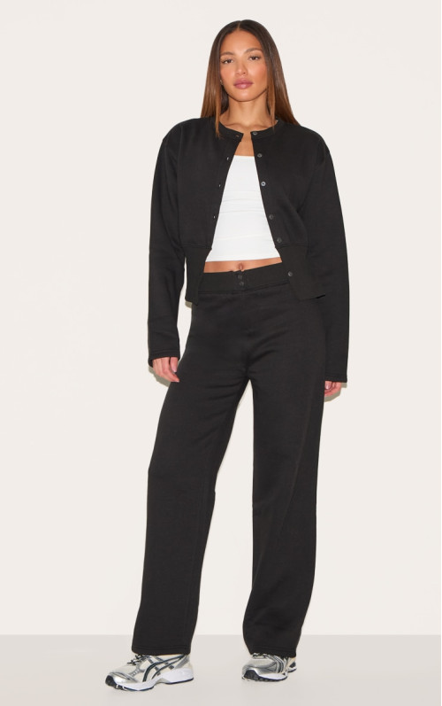 Високі чорні прямі ноги