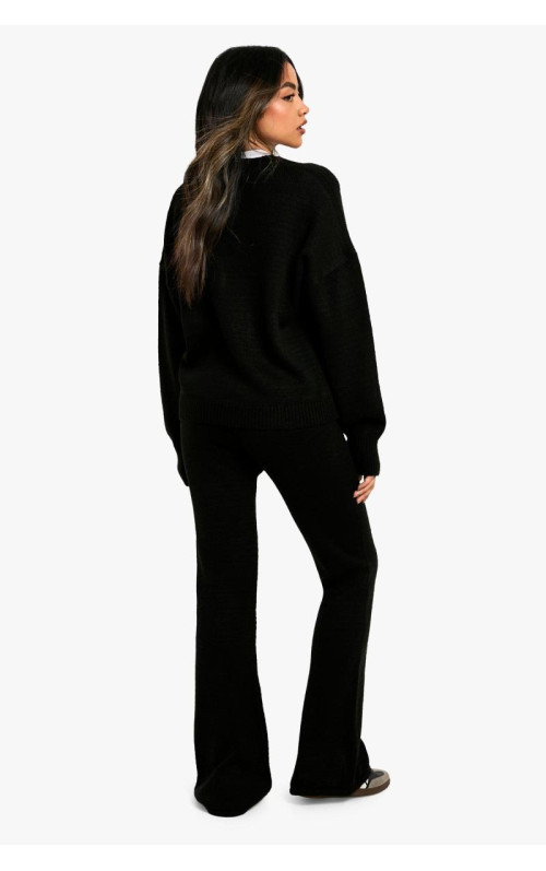 Трикотажний кардиган із широким витягом і брюки-кльош у поєднанні