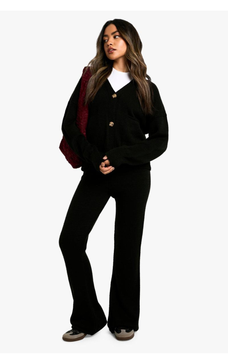 Трикотажний кардиган із широким витягом і брюки-кльош у поєднанні