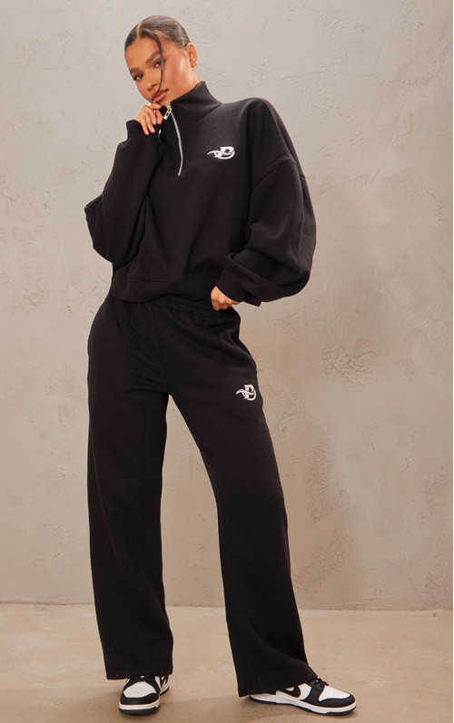 PrettyLittLething Black Logo Вишита широка бігова нога