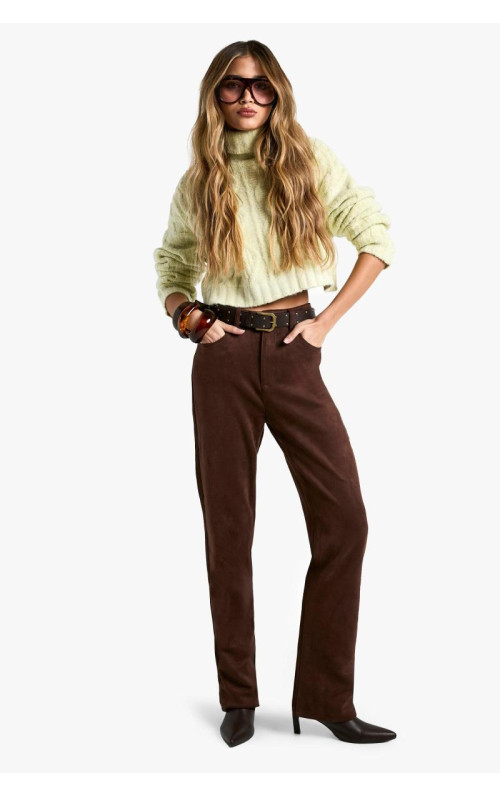 Замша виглядати прямими штанами ноги