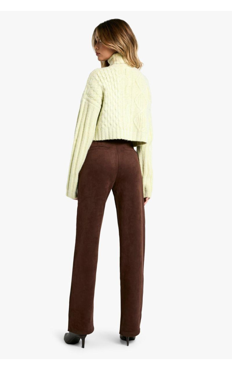 Замша виглядати прямими штанами ноги