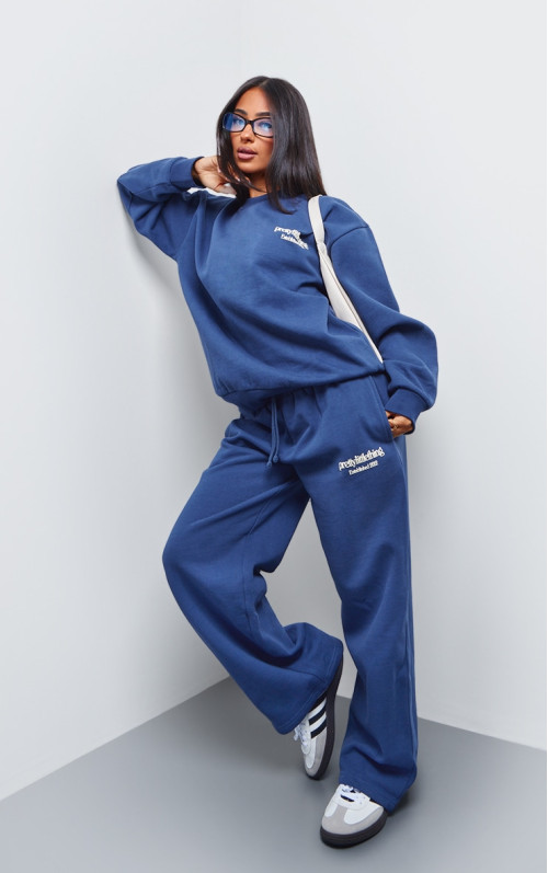 PrettyLittlething Petite Mavy Premium Print Price Neg Joggers