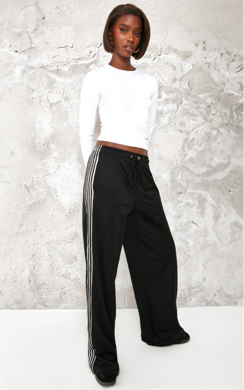 Високі чорні трикотичні смужки широкі пробіжки ноги