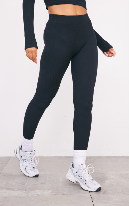 Чорні структуровані ребристі легінси