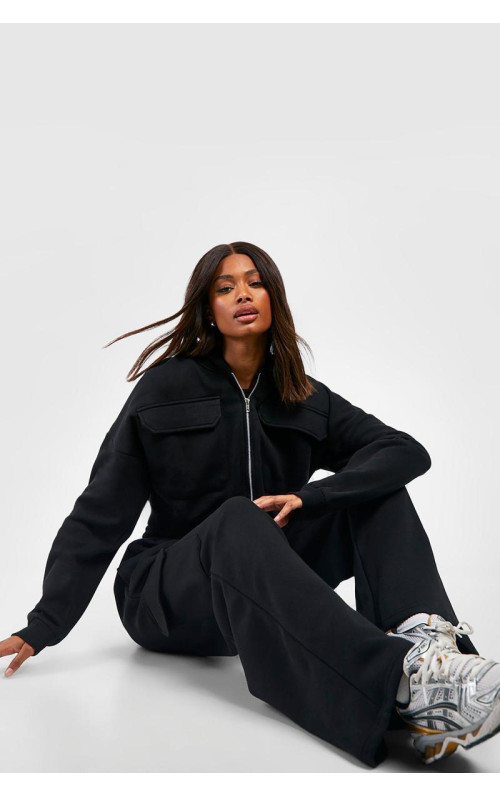 Укорочений спортивний костюм із прямими штанинами з кишенею карго