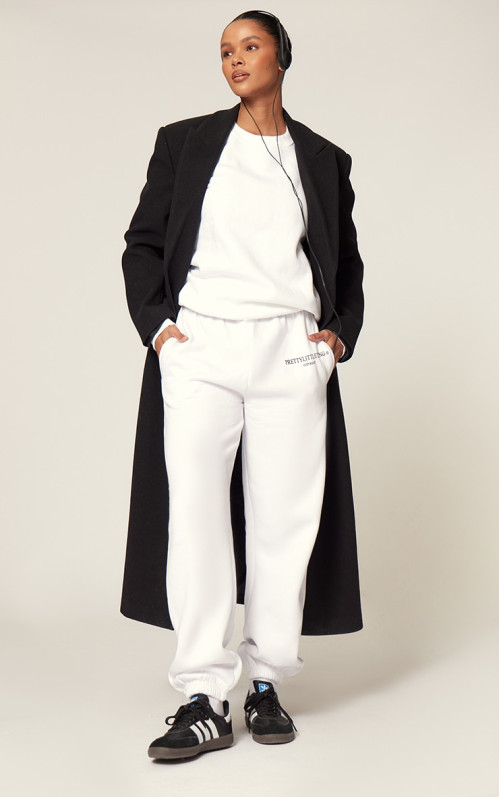 PRETTYLITTLETHING Білий слоган Copyright Joggers