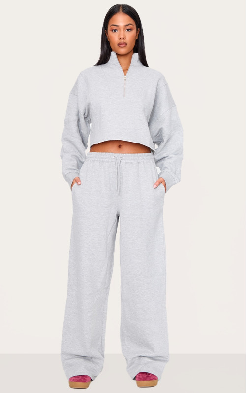 Високі сірі бігові ноги