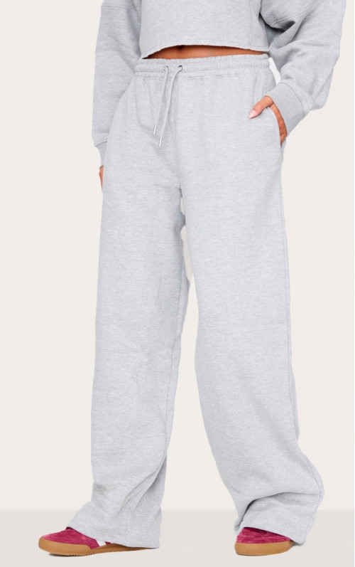 Високі сірі бігові ноги