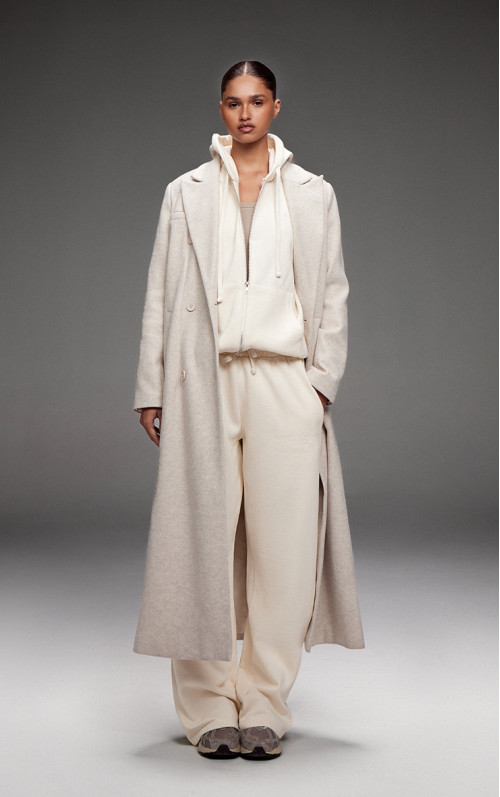 Кремові широкі джоггери преміум-класу з вишивкою PRETTYLITTLETHING