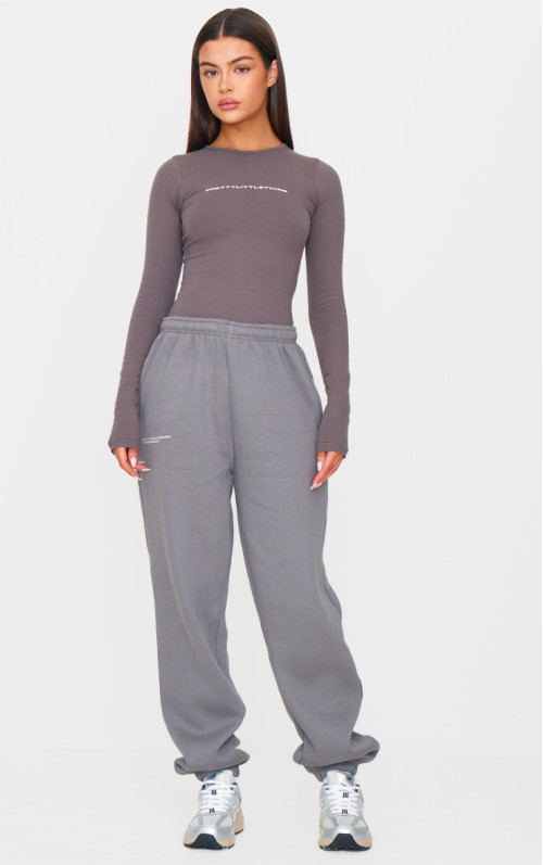 PRETTYLITTLETHING Брюки для бігу з манжетами Logo Charcoal Grey Est 2012