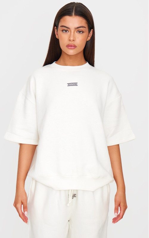 Великий світшот з короткими рукавами PRETTYLITTLETHING кремового кольору