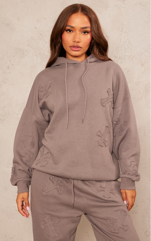 Маленька толстовка з вишитою аплікацією вугільного хрестика