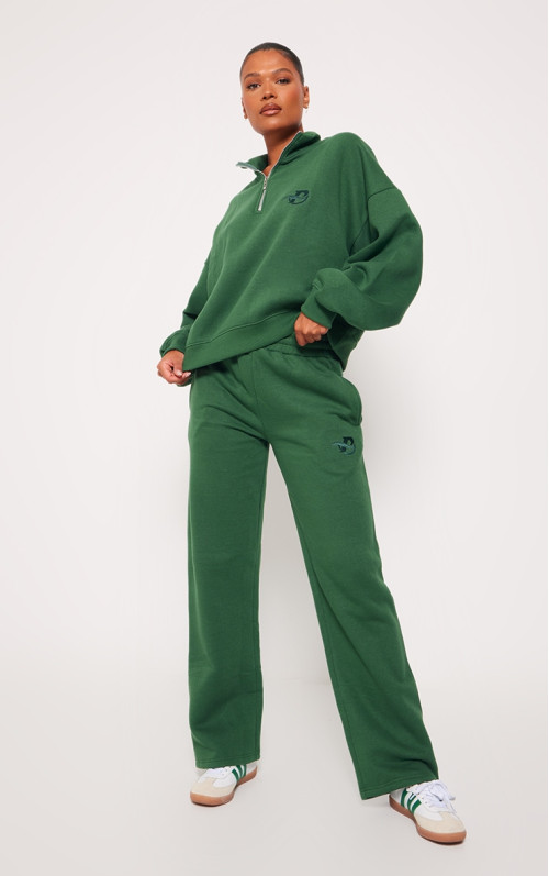 Широкі джоггери PRETTYLITTLETHING із вишитим лісово-зеленим логотипом