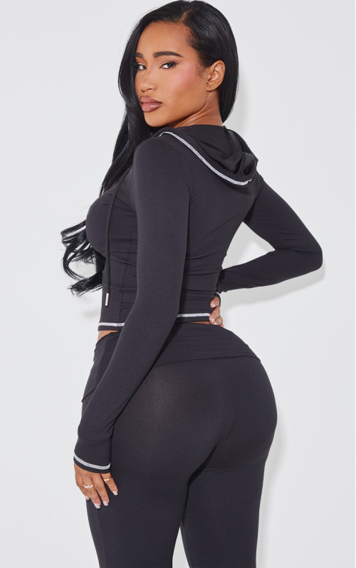 Форма чорного скульптурного контрастного стібка блискавка через балахон